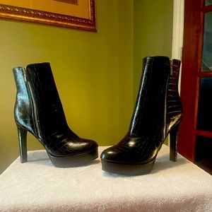 8.5 Guess Bootie in a dark chocolate brown.